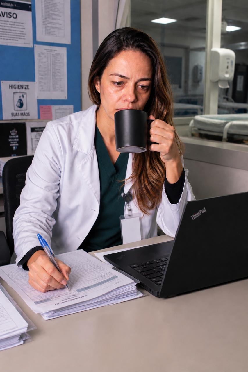 Gisella Salvino em ambiente hospitalar